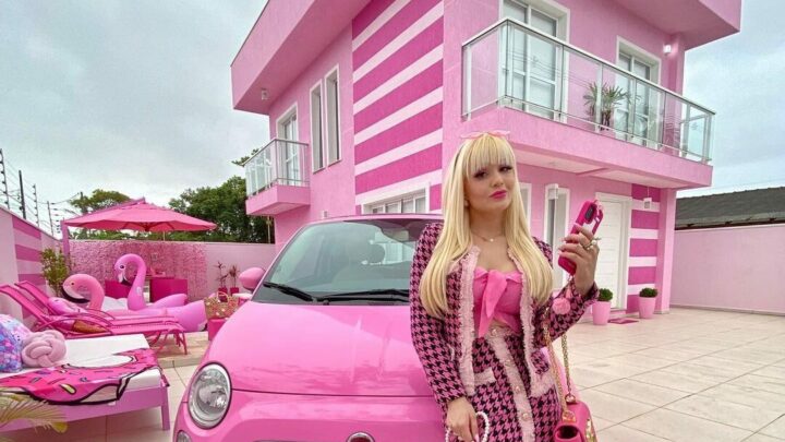 Tudo rosa! Brasileira vive como a Barbie e tem até piscina inusitada; veja