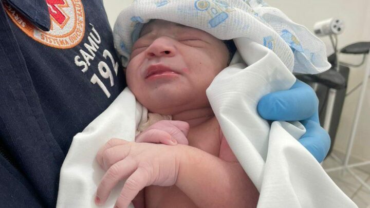 “Eu só deitei e o bebê nasceu”: mãe dá à luz em colchão de posto de saúde em SC
