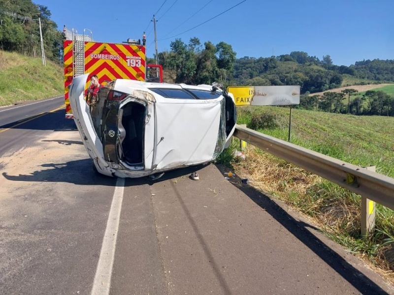 Capotamento na SC-135 deixa motorista em estado grave