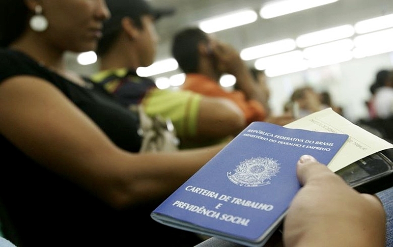 Desemprego no Brasil é maior entre mulheres e negros