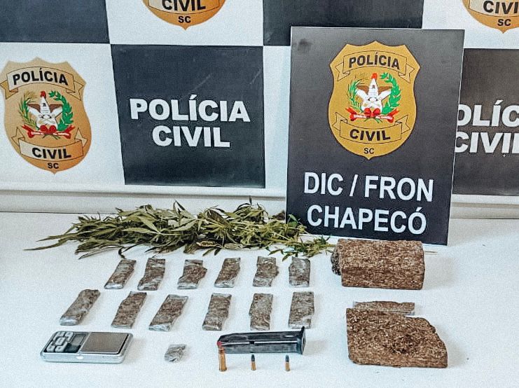 Vídeo: Polícia Civil deflagra Operação “E-COMMERCE”, contra tráfico de drogas e prende três pessoas em Chapecó