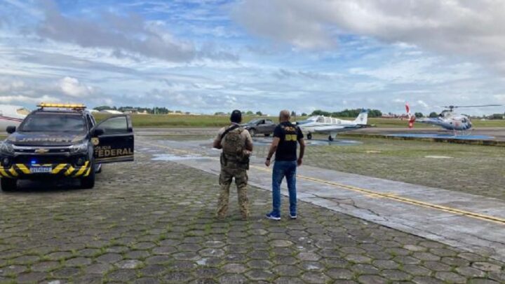 Avião de Igreja é flagrado com 290 kg de drogas; veja imagens