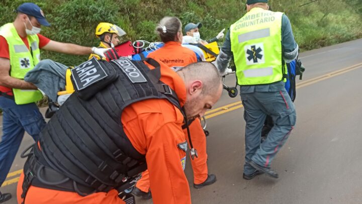 Vídeo: motociclista fica ferido em grave colisão e é socorrido por helicóptero em SC
