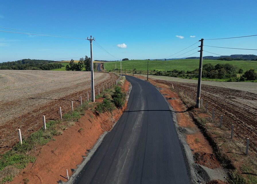Vídeo: pavimentação rural na linha Cachoeira está 90% concluída em Chapecó