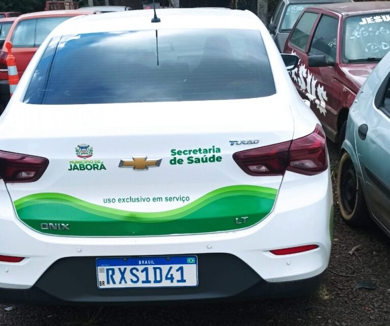 Carro oficial da Prefeitura de Jaborá é apreendido pela PRF na BR-282