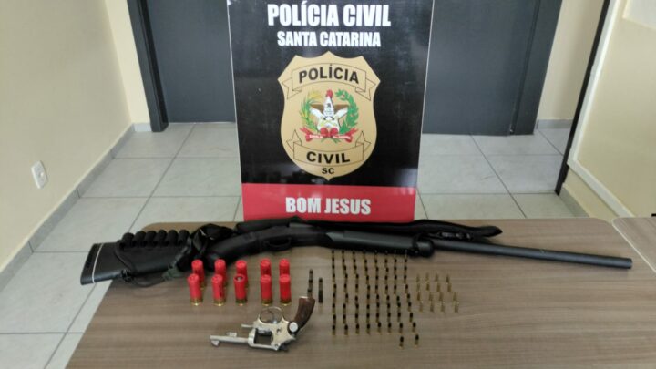 Polícia Civil cumpre mandado de busca e apreende duas armas de fogo e munições no oeste