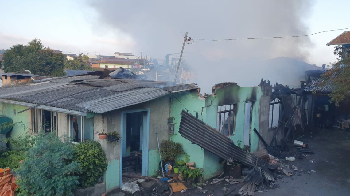 Fogão a lenha causa incêndio; Bombeiros explicam o que fazer nesses casos