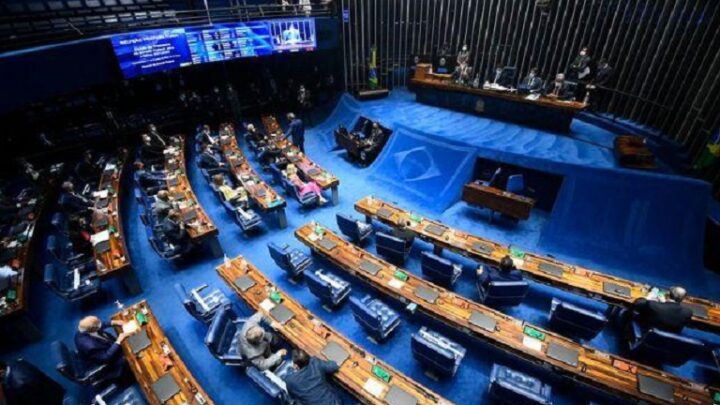 Senado aprova PL que torna obrigatória igualdade salarial entre mulheres e homens