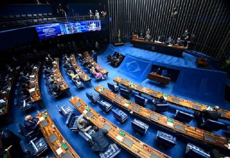 Senado aprova PL que torna obrigatória igualdade salarial entre mulheres e homens