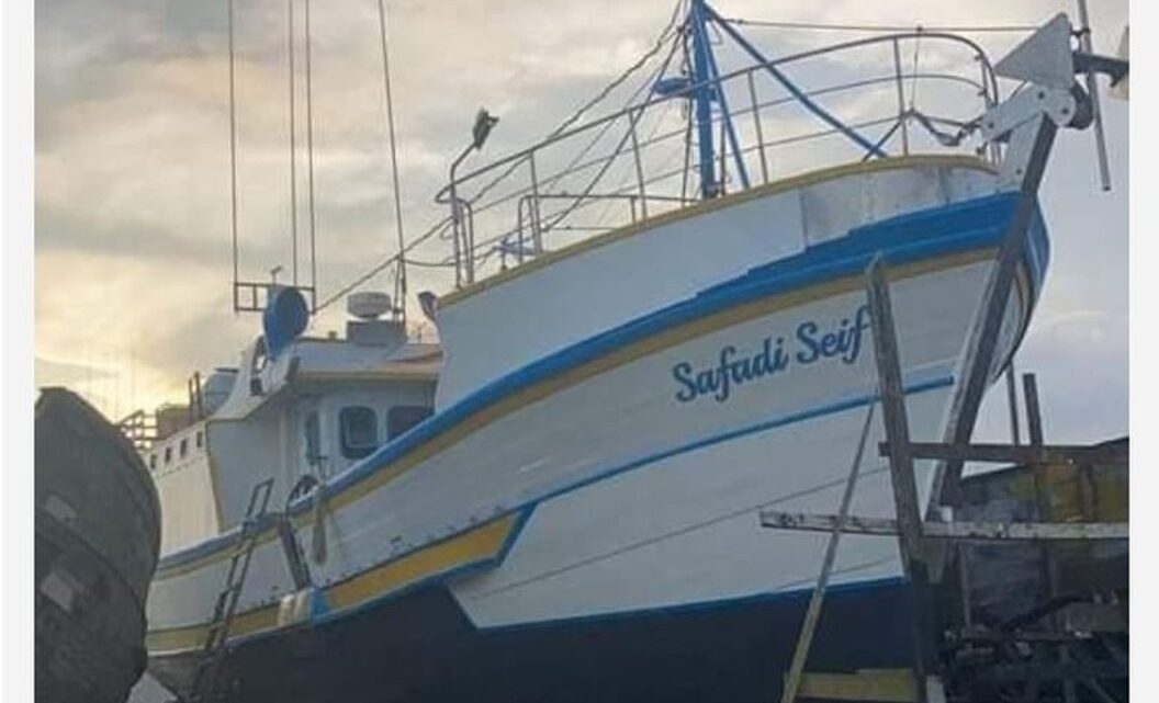 Urgente: Pesqueiro Safad Seif sofre naufrágio com doze tripulantes a bordo no litoral catarinense