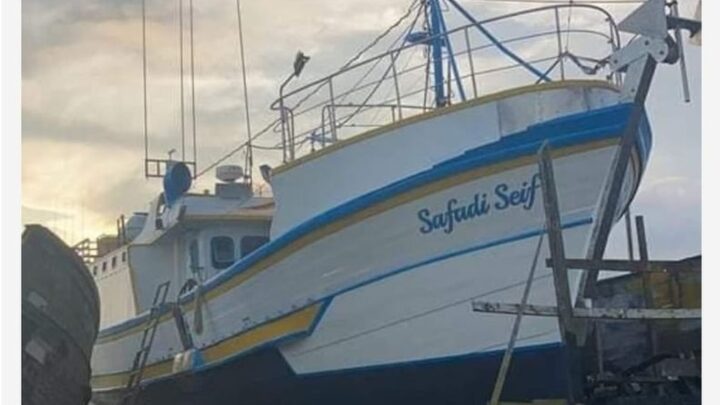 Urgente: Pesqueiro Safad Seif sofre naufrágio com doze tripulantes a bordo no litoral catarinense
