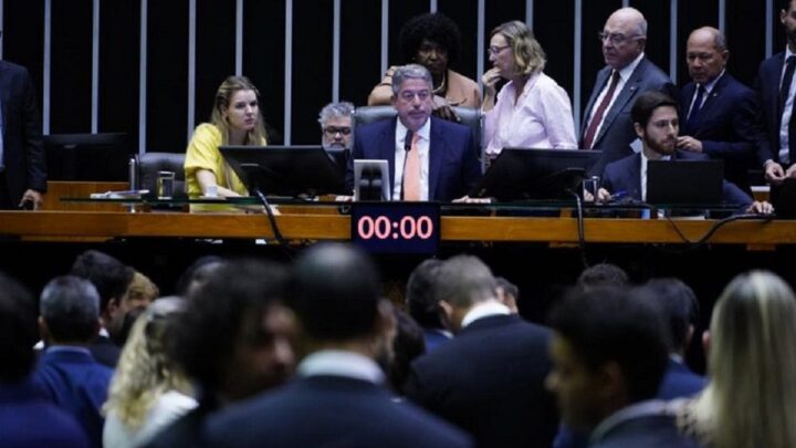 Câmara aprova reestruturação de ministérios; veja como votaram os deputados de SC