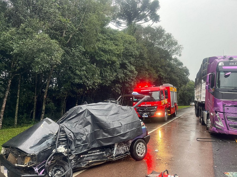 Grave colisão na BR-116, em Itaiópolis, deixa duas pessoas mortas