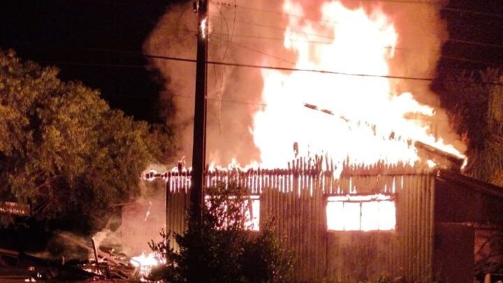 Incêndio destrói casa de madeira em Xanxerê