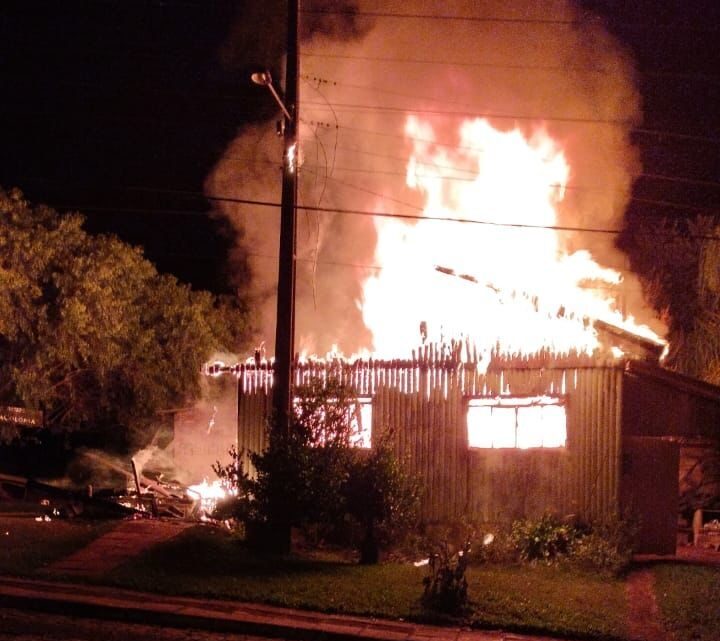 Incêndio destrói casa de madeira em Xanxerê