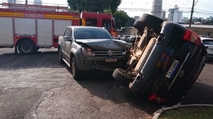 Após colisão entre veículos, duas pessoas ficam feridas em Chapecó
