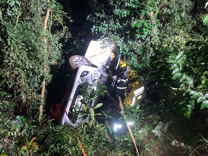 Mulher de 45 anos sai de pista e capota carro no Oeste de SC