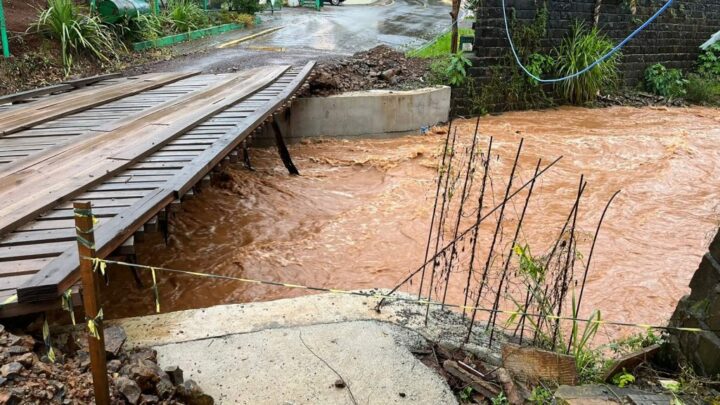 Vídeos: chuva constante enche rios e barragens em Seara