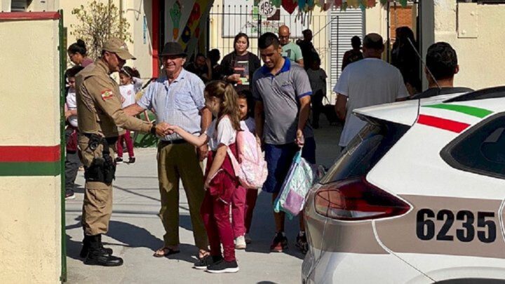 Policiais reservistas começam a atuar nas escolas de SC