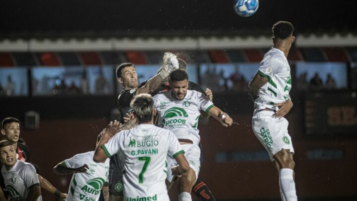 Chapecoense perde para o Vitória fora de casa