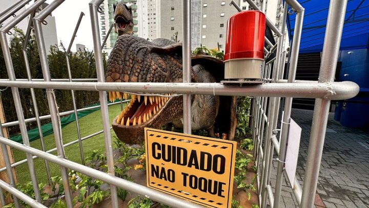 Amostra de mega atração de dinossauros em Balneário Camboriú pode ser visitada