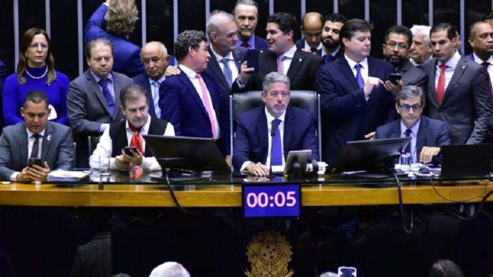 Maioria da bancada catarinense vota contra Reforma Tributária; entenda