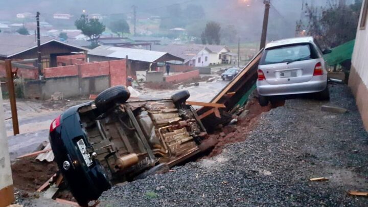 Chuva intensa causa deslizamento de terra em Lebon Régis