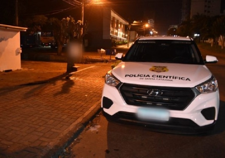 Homem acaba morto após pedir pro ex da mulher religar contador de luz em Chapecó