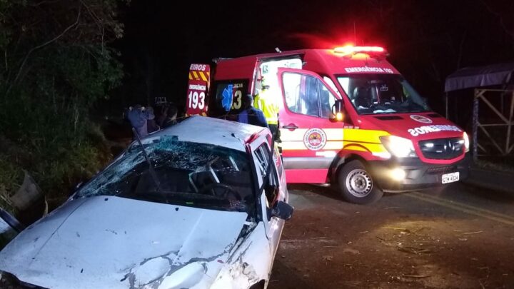 Veículo sai da pista e capota na SC 157 em Paial