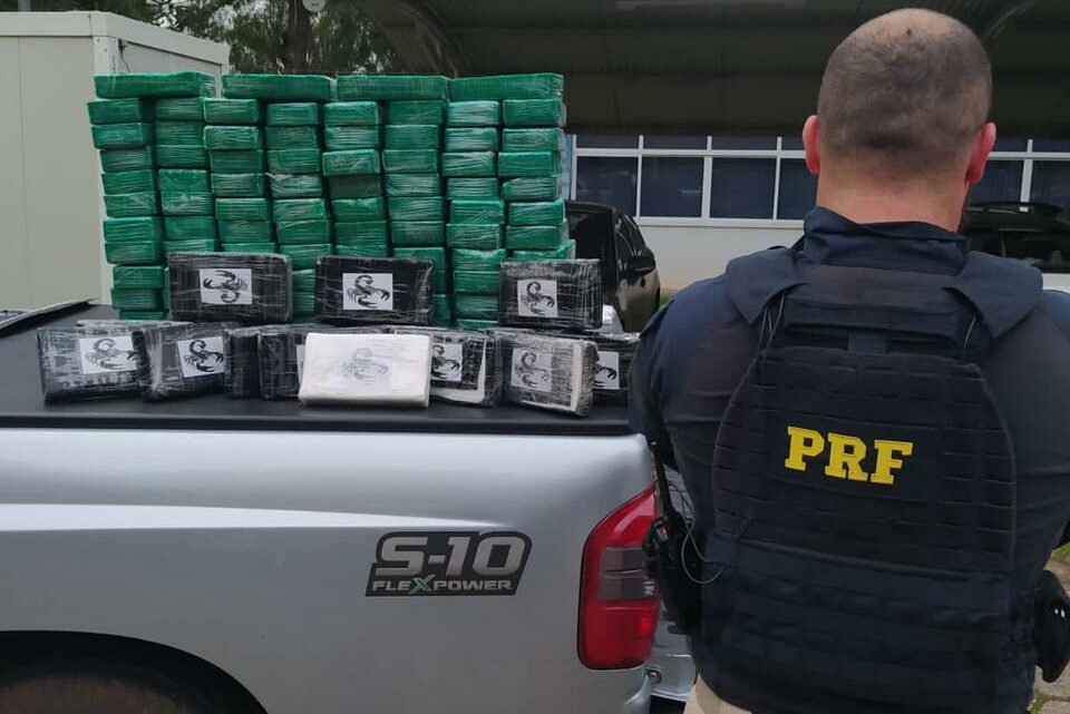 PRF apreende carga milionária de cocaína na BR-480 em Chapecó
