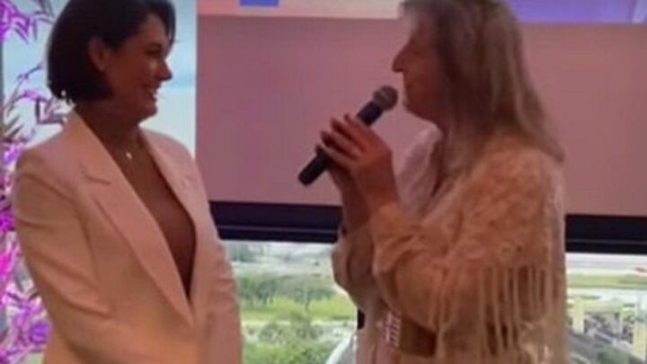 Michelle Bolsonaro participa de café com prefeitas, deputadas e convidadas em SC