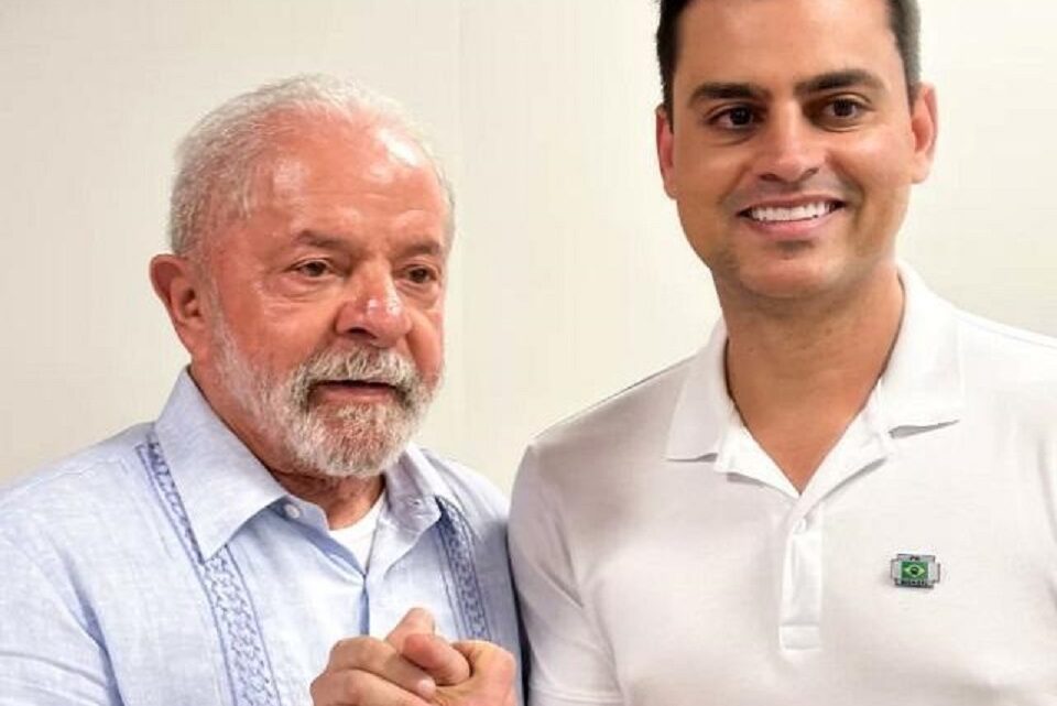 Presidente do PL pede expulsão de deputado do partido que tirou foto com Lula