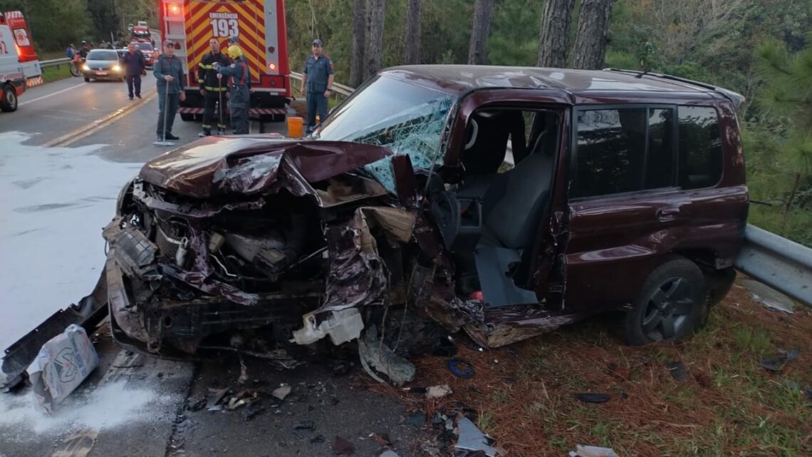 Grave acidente entre veículos deixa três feridos em Águas Mornas