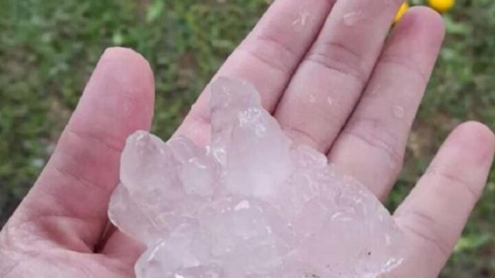 Vídeo: chuva de granizo causa estragos em cidade do Oeste de SC