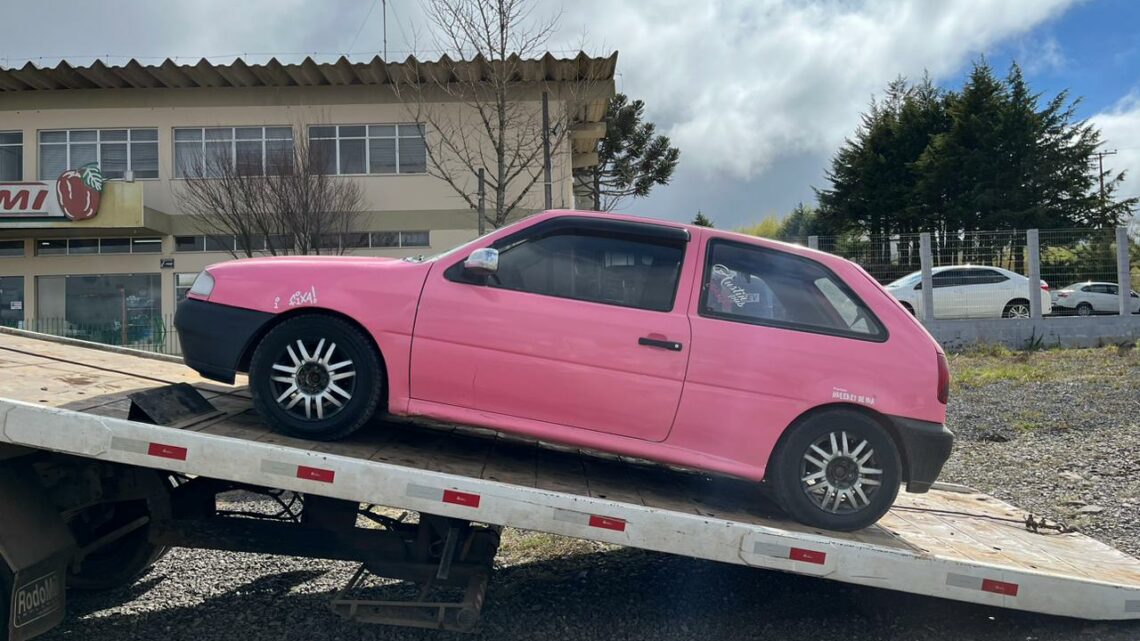 PMRv recolhe “carro da Barbie” por várias irregularidades na SC 110