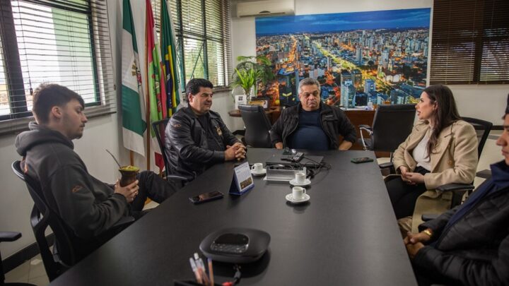 Prefeito de Chapecó recebe visita de Jair Renan Bolsonaro