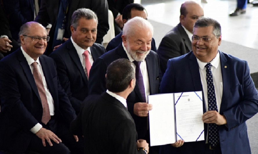 Lula propõe prisão de até 40 anos para quem atentar contra vida de presidentes dos Poderes e ministros do STF