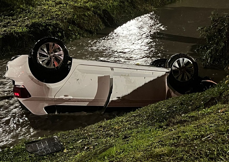 Em Lages, jovem de 22 anos morre após carro cair em rio