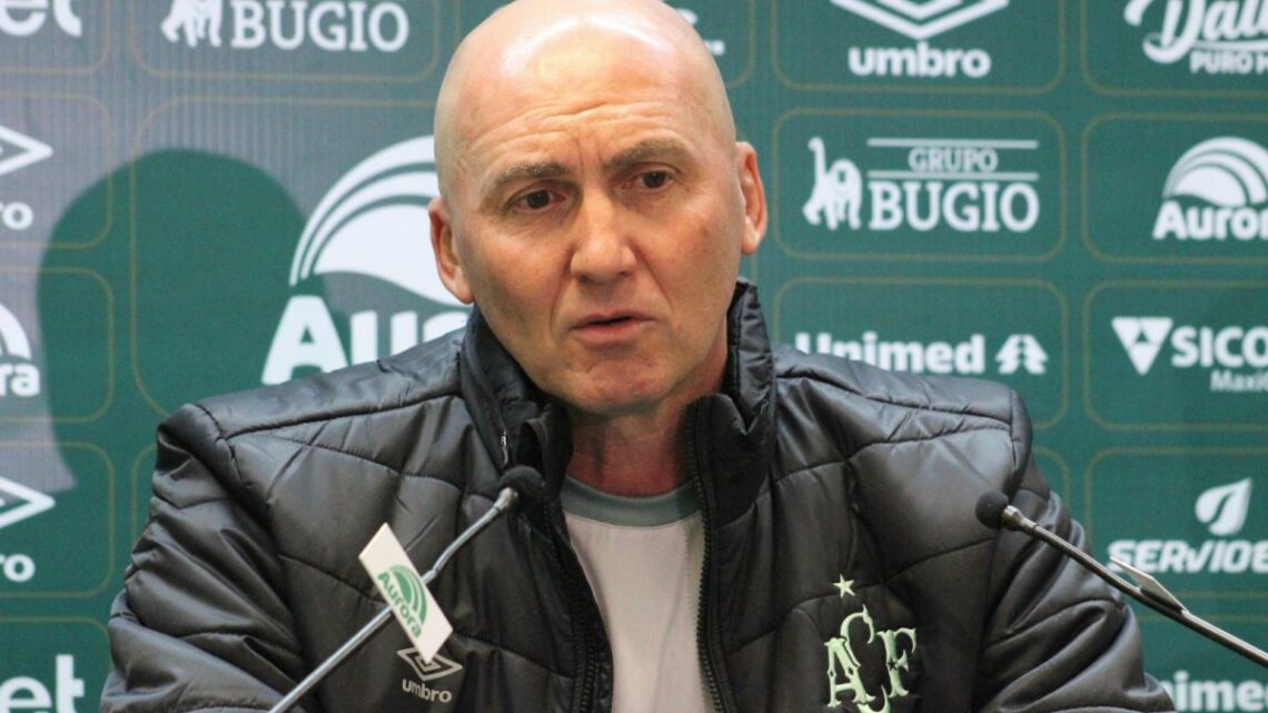 Gilmar Dal Pozzo não é mais técnico da Chapecoense