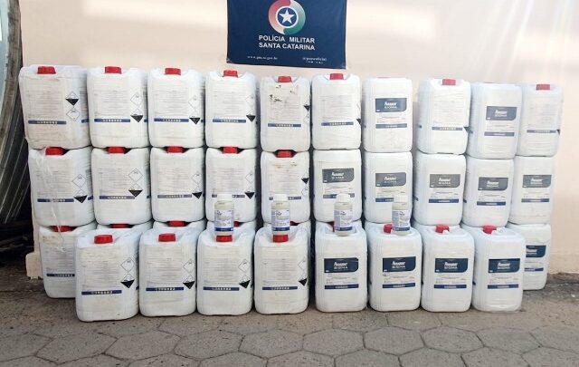 Polícia Militar apreender 764 litros de agrotóxicos em Dionísio Cerqueira
