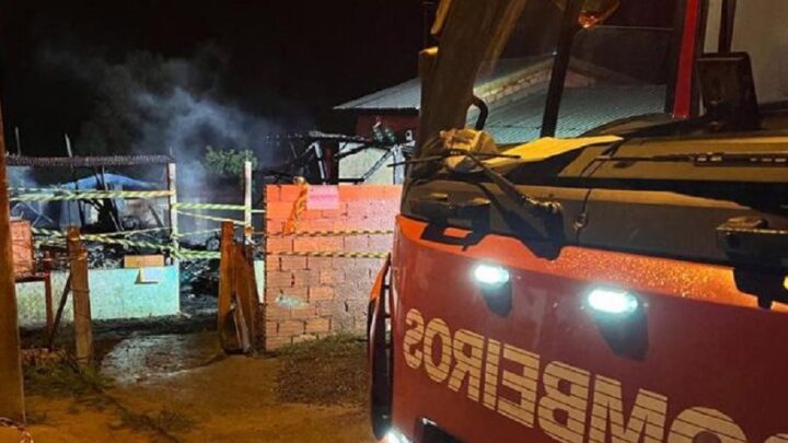 Mãe e filho paraplégico morrem após casa pegar fogo em Santa Catarina