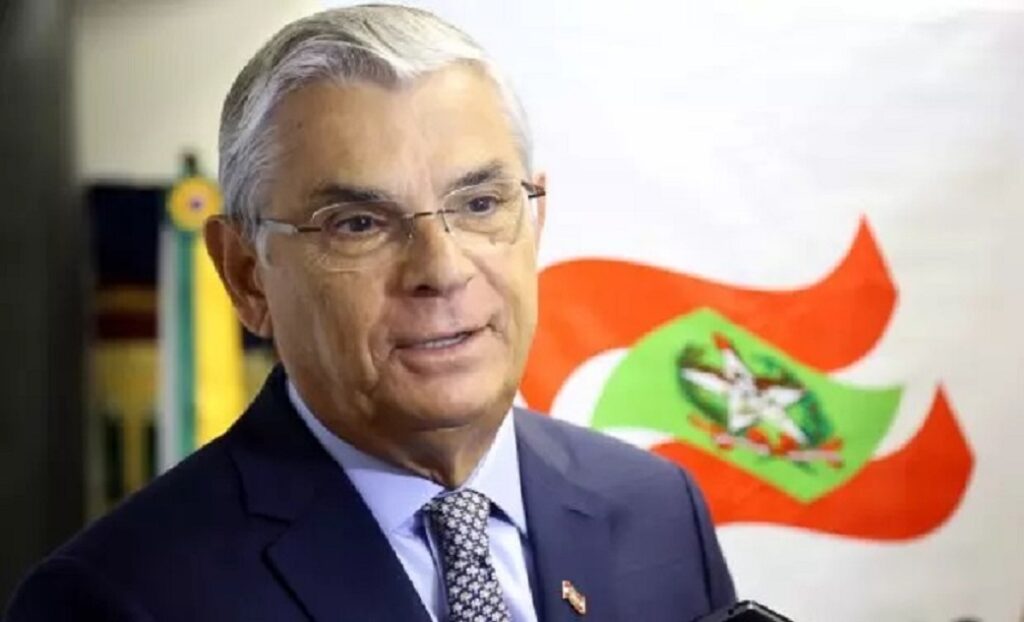 Eduardo Pinho Moreira prestes a receber a aposentadoria de ex-governador