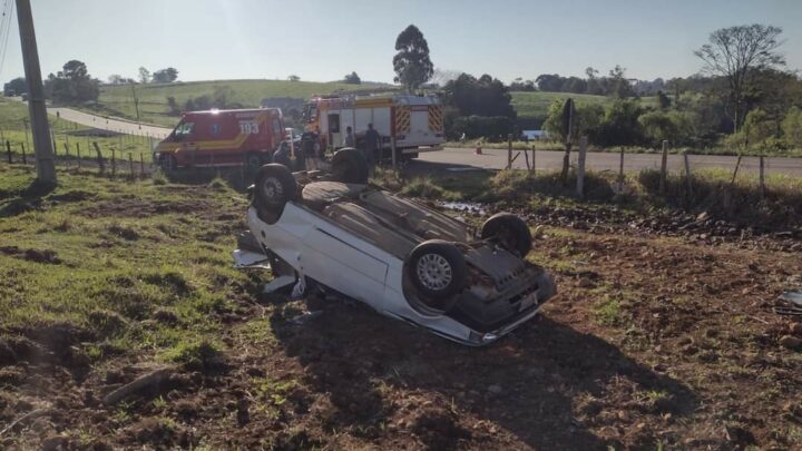 Motorista morre em saída de pista seguida de capotamento na SC 161 em Anchieta