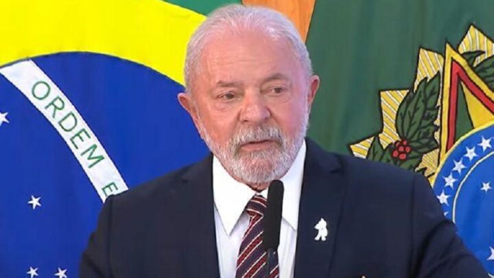 Lula assina decreto para Brasil voltar a comprar energia da Venezuela