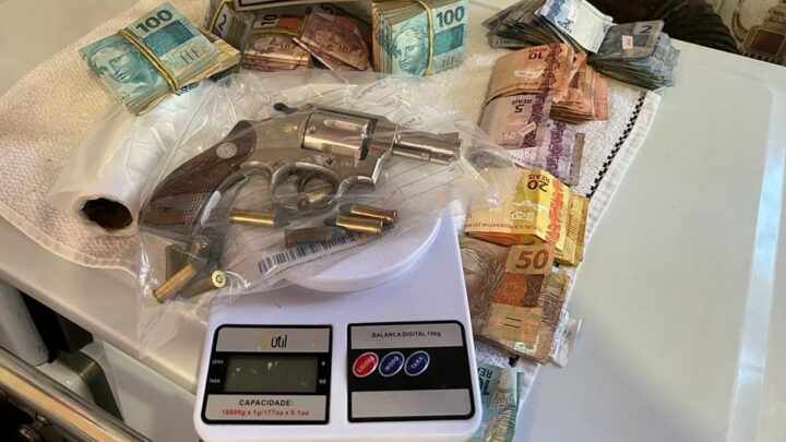 Operação Maturin da PF cumpre mandados no RS e SC para investigar tráfico de drogas e lavagem de dinheiro