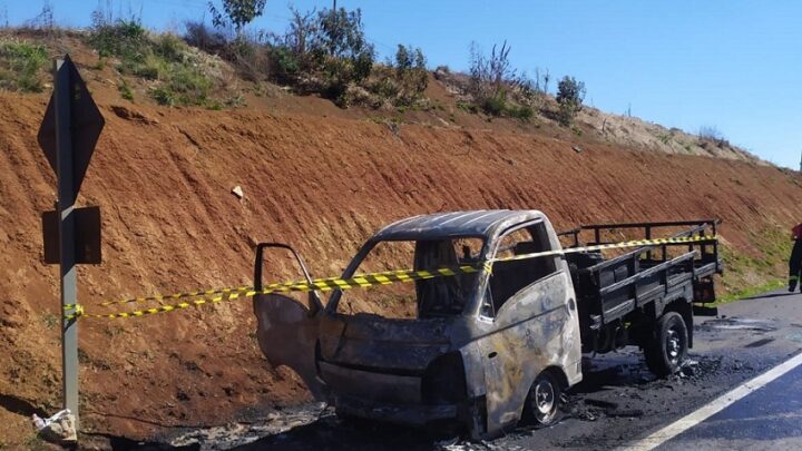 Caminhonete de Paial é consumida pelo fogo em Ponte Serrada