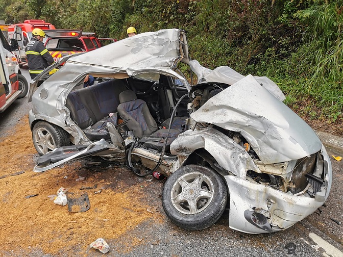 Imagens: homem morre e três pessoas ficam gravemente feridas em acidente na BR-282