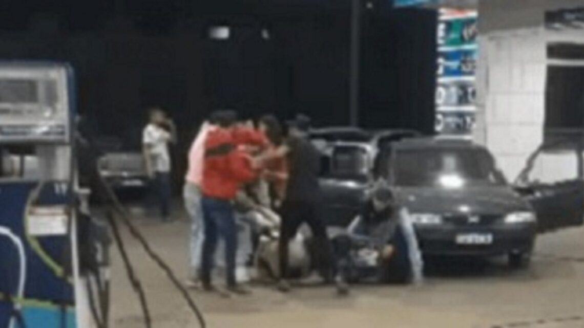 Briga termina em soco, pontapé e confusão em posto de gasolina de Chapecó