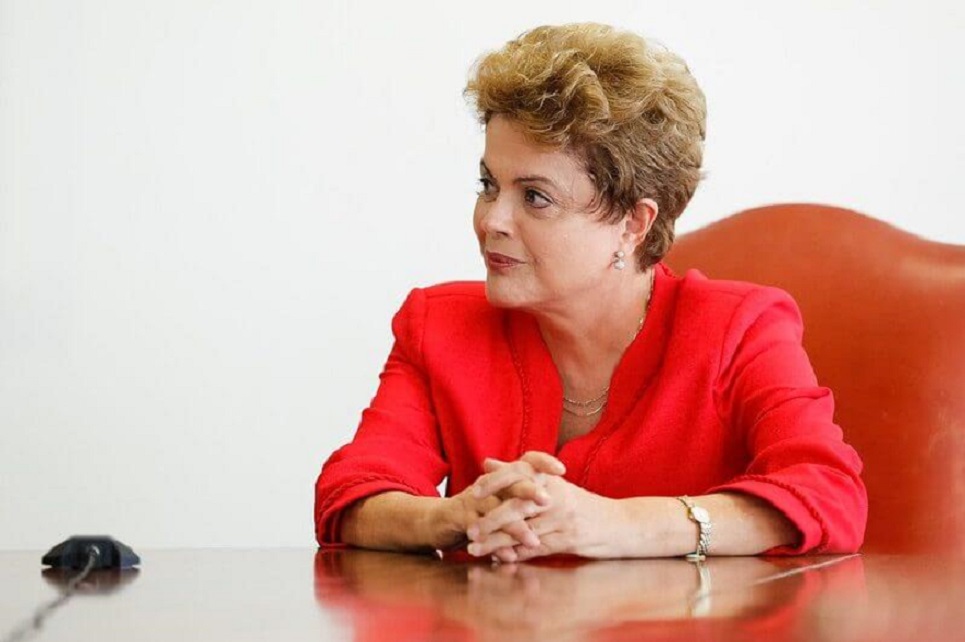 Deputados de SC assinam projeto para anular impeachment de Dilma