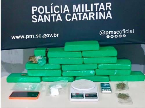 Homem de 22 anos é preso com quase 10kg de maconha no bairro Efapi em Chapecó